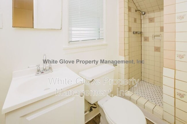 Building Photo - 125 E Ellis Pl