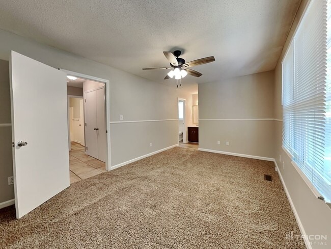 Building Photo - 3336 Castlegate Dr