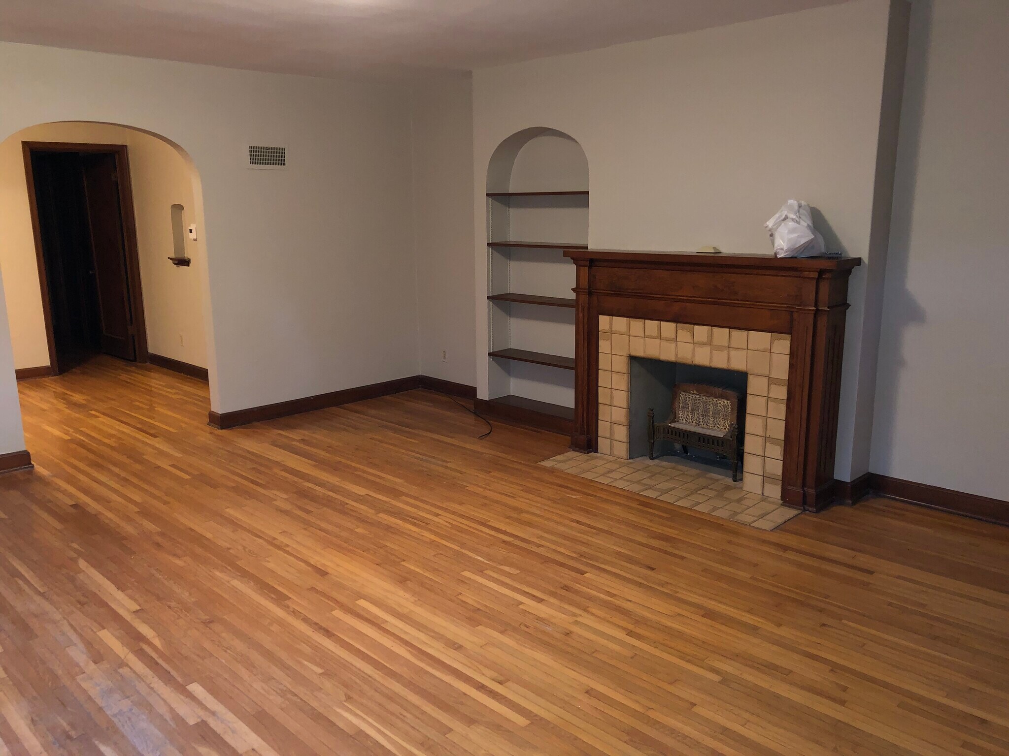 Building Photo - 1304 N Perry Ave