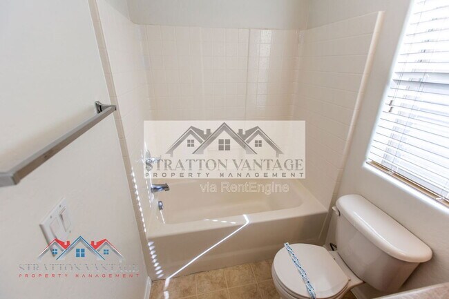 Building Photo - 1247 S Emmett Dr