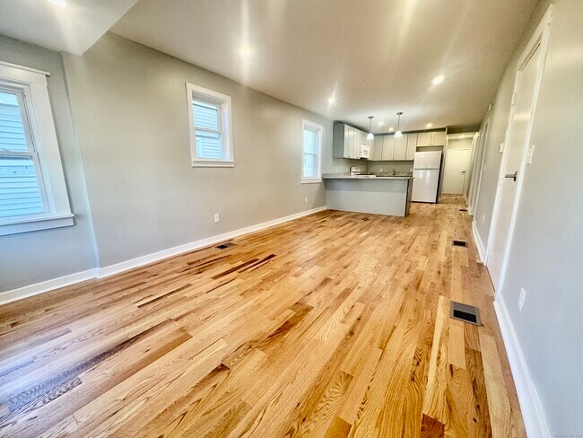 Building Photo - 109 Churchill St