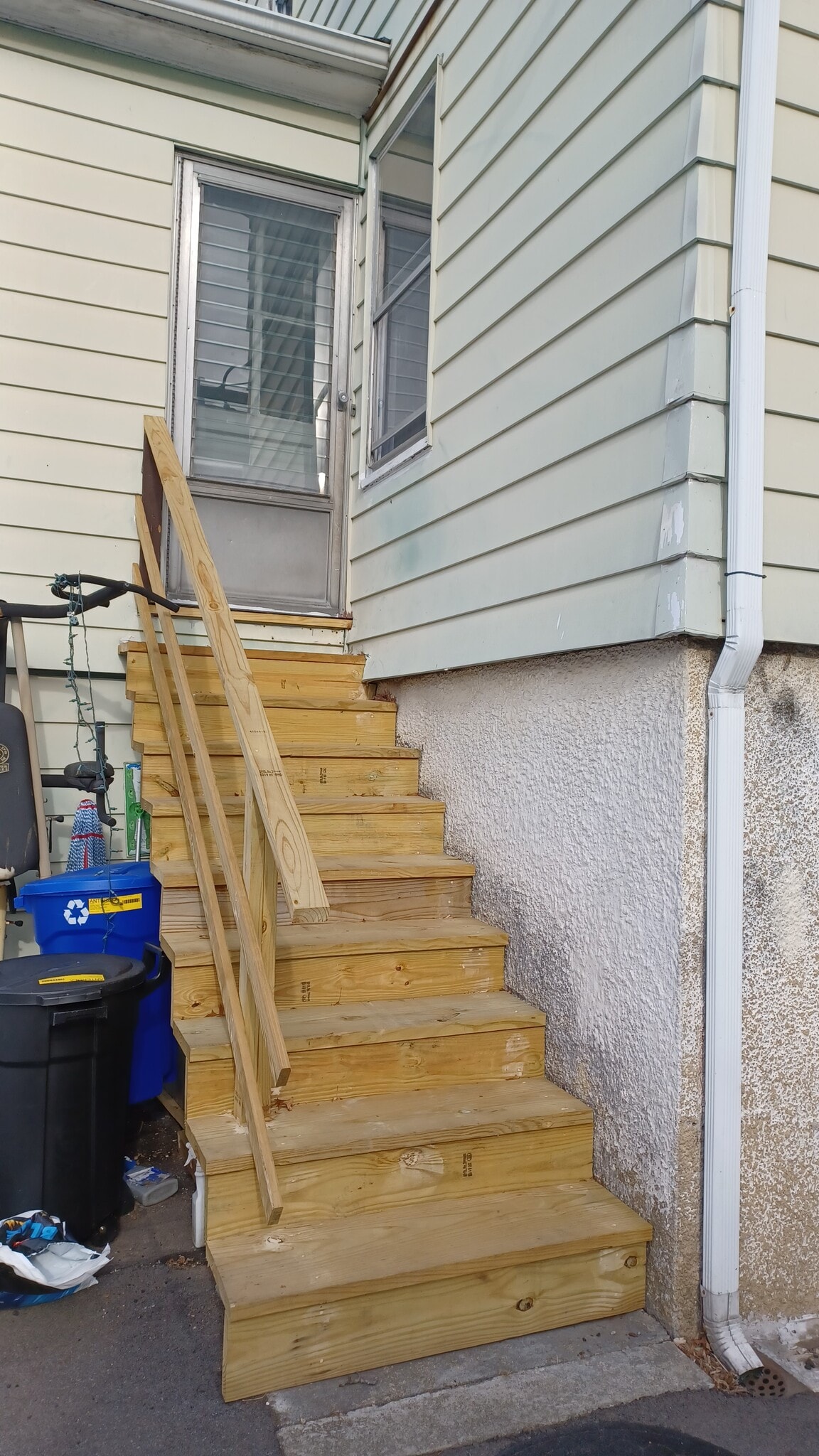 Building Photo - 33 Center St