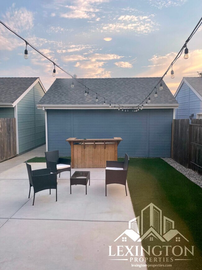 Building Photo - Modern Roseville Living – 3 Bed | 2.5 Bath |