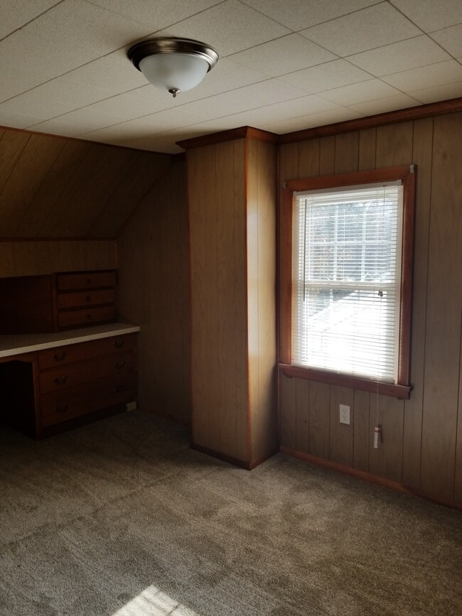 Building Photo - 213 Parkgate Ave