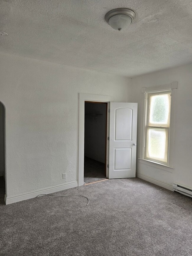 Building Photo - 2 Bedroom 1 Bath $1150.00