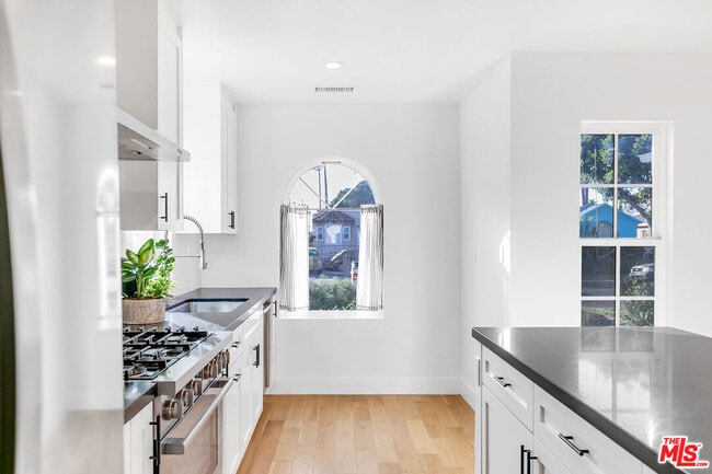 Building Photo - 3062 Field Ave