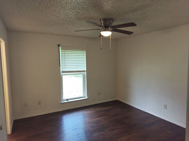 Building Photo - 6300 Mark Ct