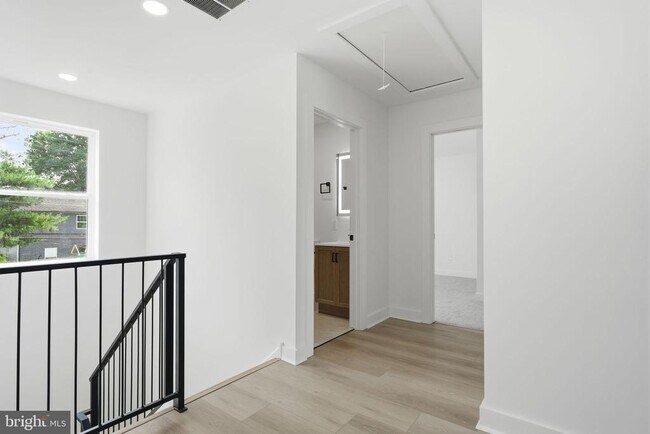 Building Photo - 96 Elderberry Dr