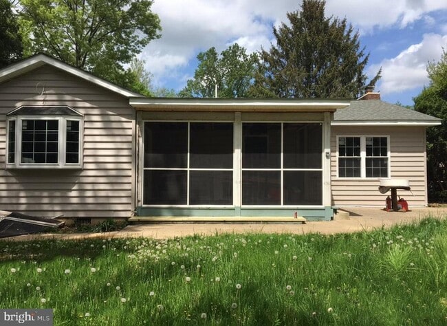 Building Photo - 1516 Cedarwood Dr