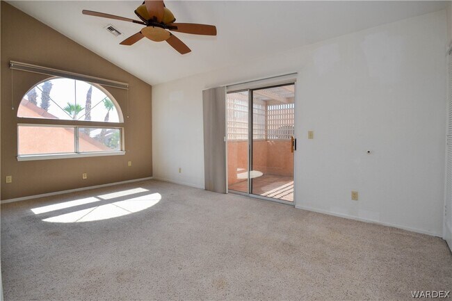 Building Photo - 2911 Country Club Dr