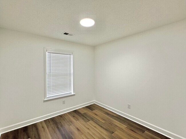 Building Photo - 5445 Pine Oak Ln