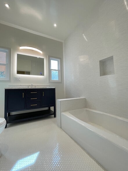 Building Photo - 1035 Meadowbrook Ave