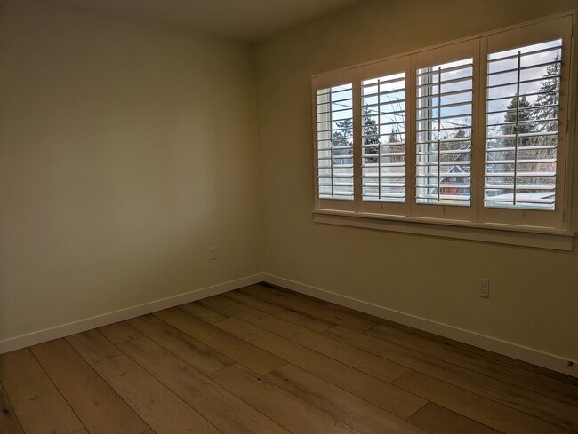 Building Photo - 2414 N Stevens St