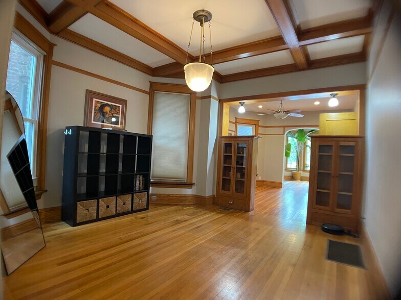 Building Photo - 1111 N Sacramento Ave