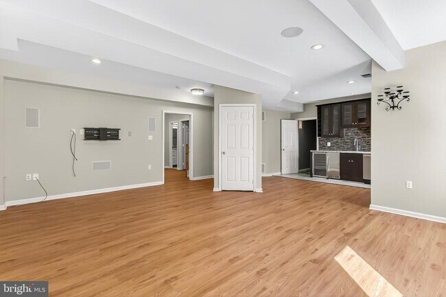 Building Photo - 2410 Dakota Lakes Dr