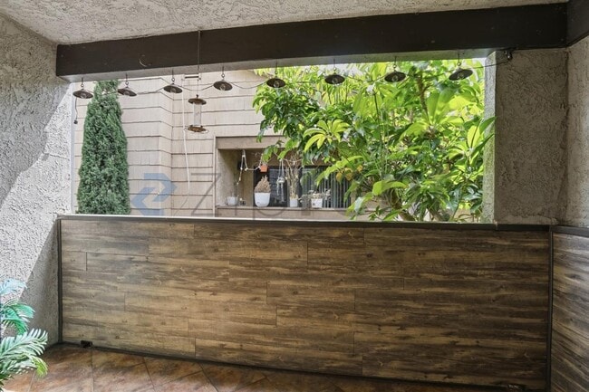 Building Photo - 743 Euclid Ave