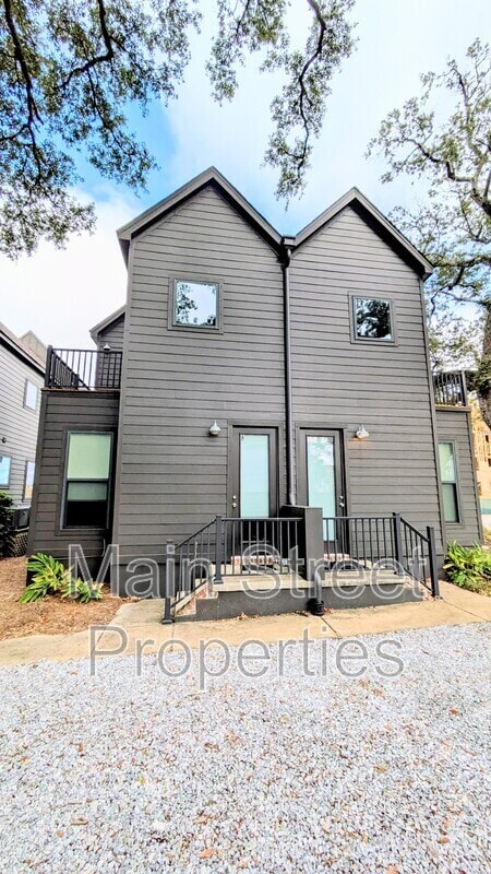 Building Photo - 379 S Clubbs St