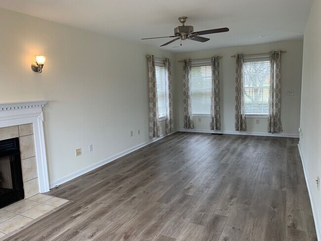 Building Photo - 165 Tula Cir