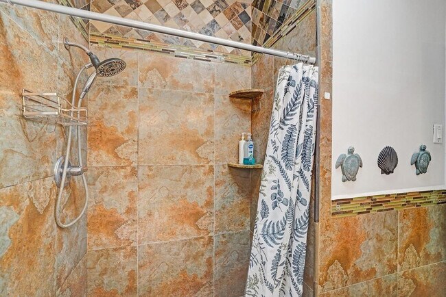 Building Photo - 2000 Jackson St