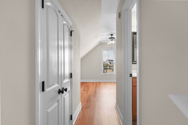 Building Photo - ~ COMPASS POINTE ~