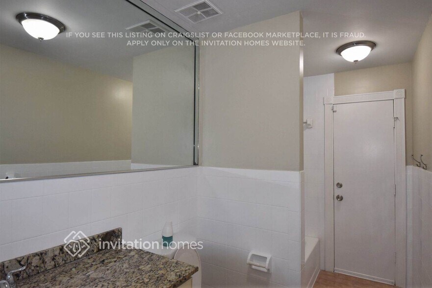 Building Photo - 1411 SW 139th Ave