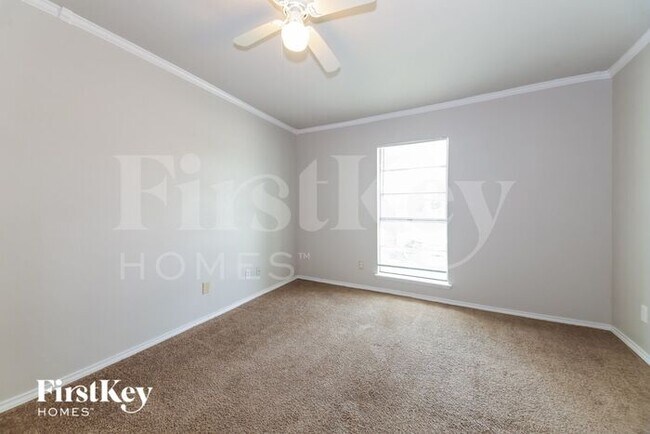 Building Photo - 3317 Kenwood Dr