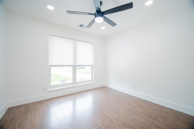Building Photo - 4815 Caris St
