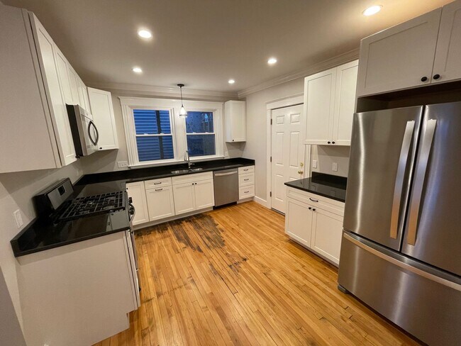 Building Photo - 94 Mellen St