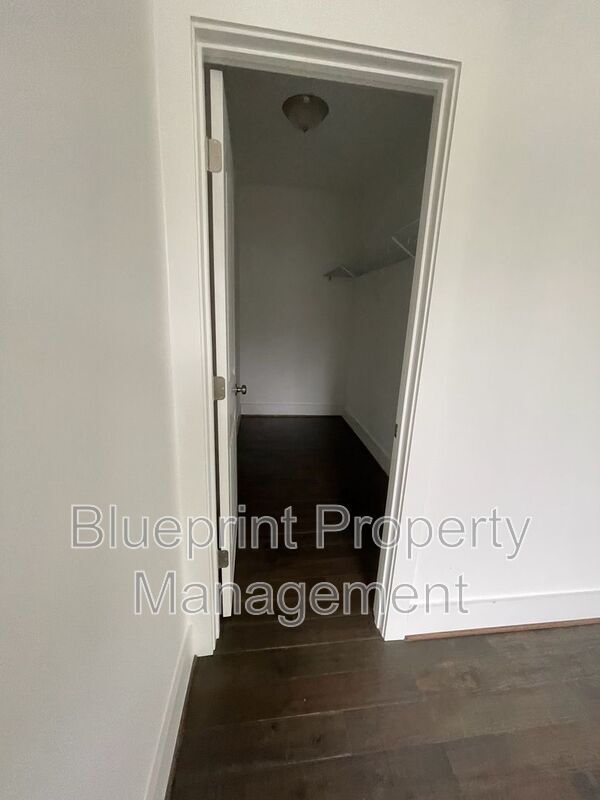 Building Photo - 521 59th Pl S