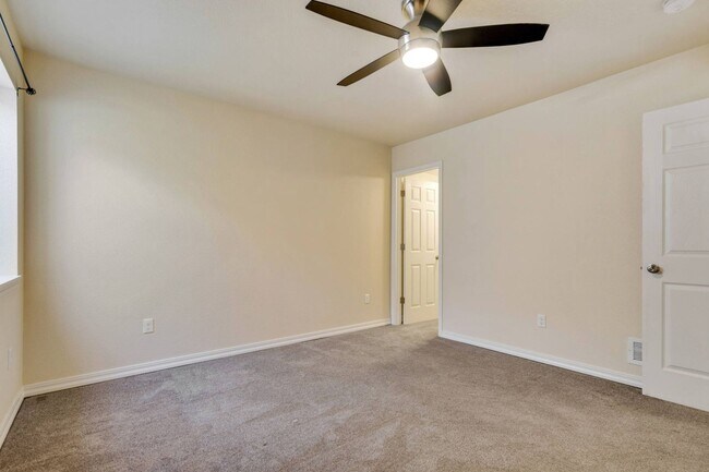 Building Photo - Beautiful 3-Bedroom, 2½-Bath Home with Ope...