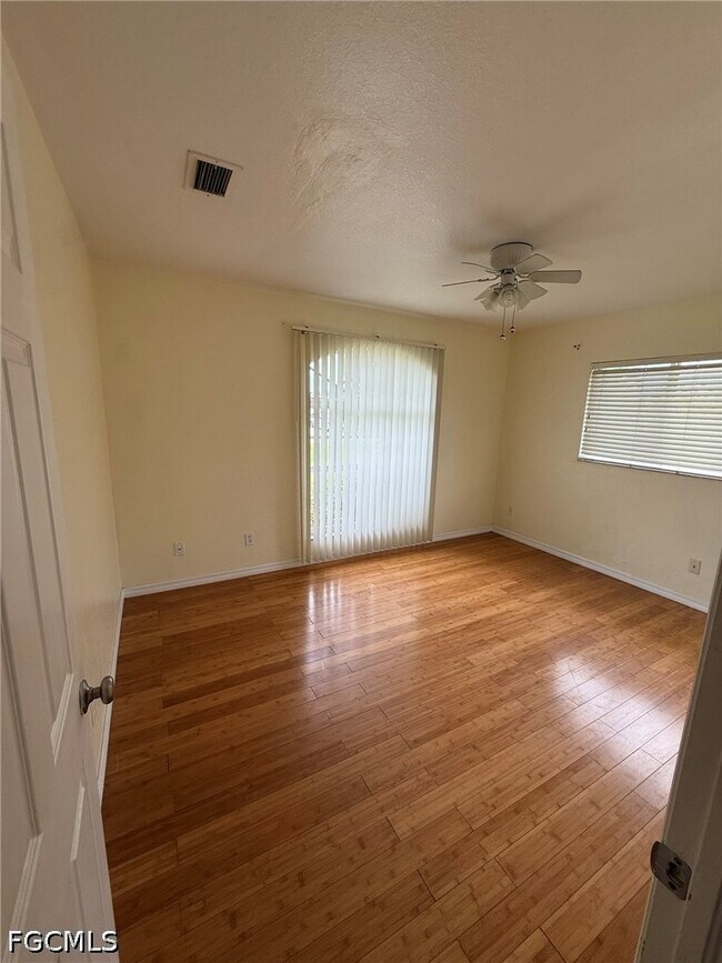 Building Photo - 911 SE 31st St