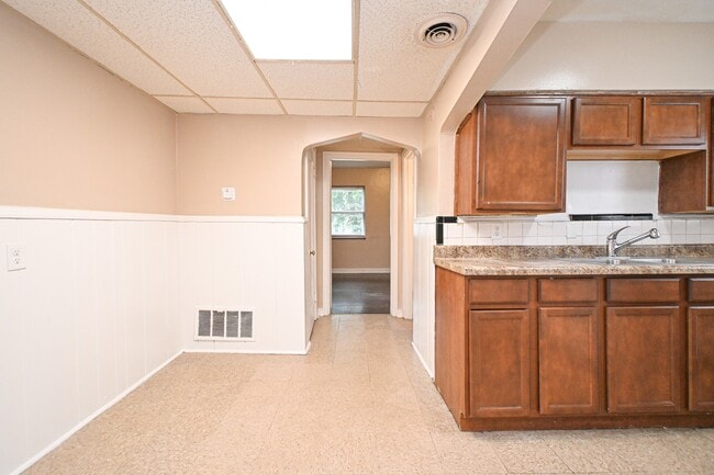 Building Photo - 3042 Percy Ave