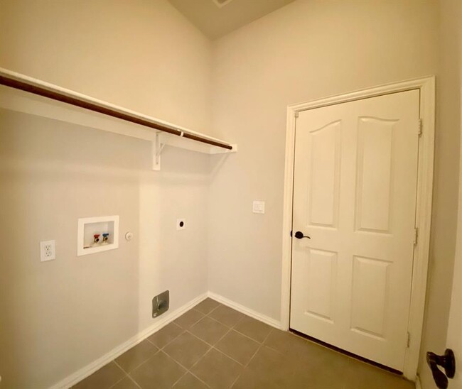 Building Photo - 1021 Durham Dr