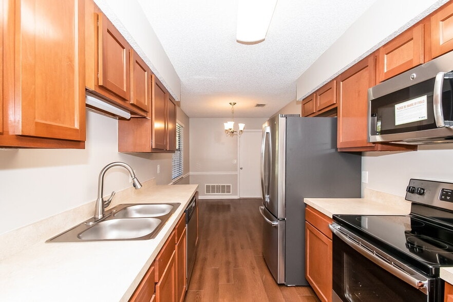 Building Photo - 806 Hardwood St