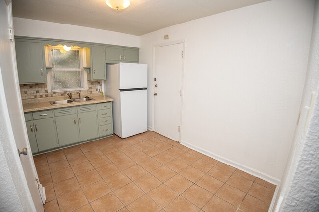 Building Photo - 121 Bolton Dr