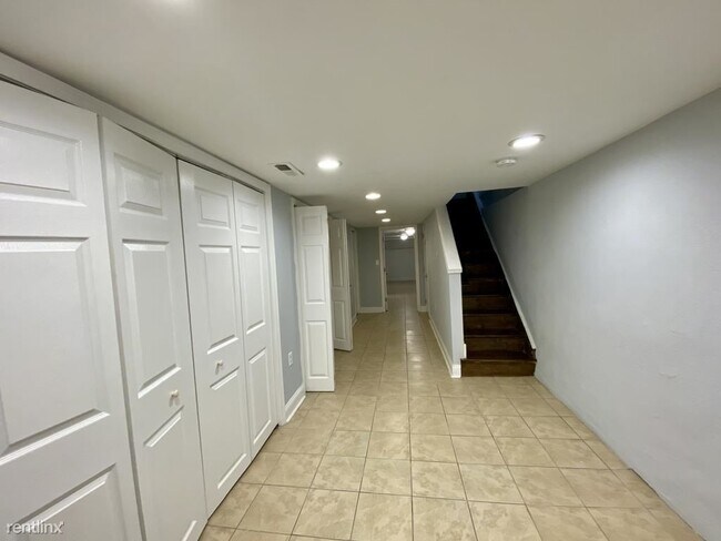 Building Photo - 6 br, 3 bath Apartment - 3033 W Berks St