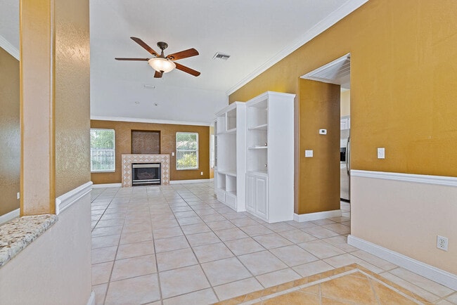 Building Photo - 208 Palm Cir
