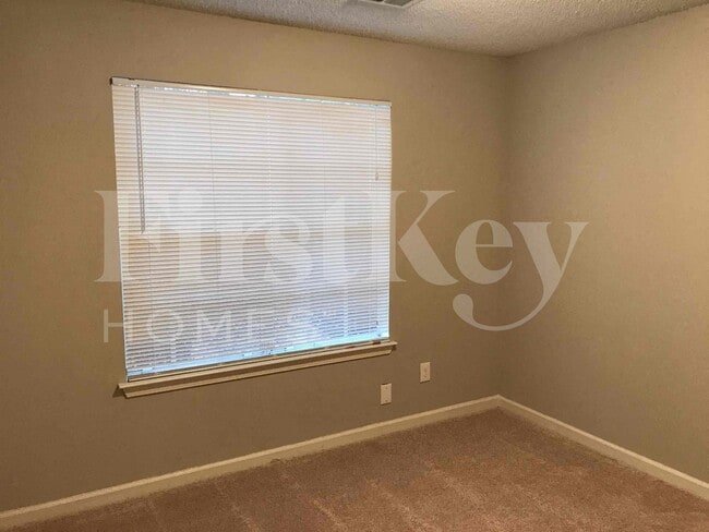 Building Photo - 120 Cinnamon Fern Cir