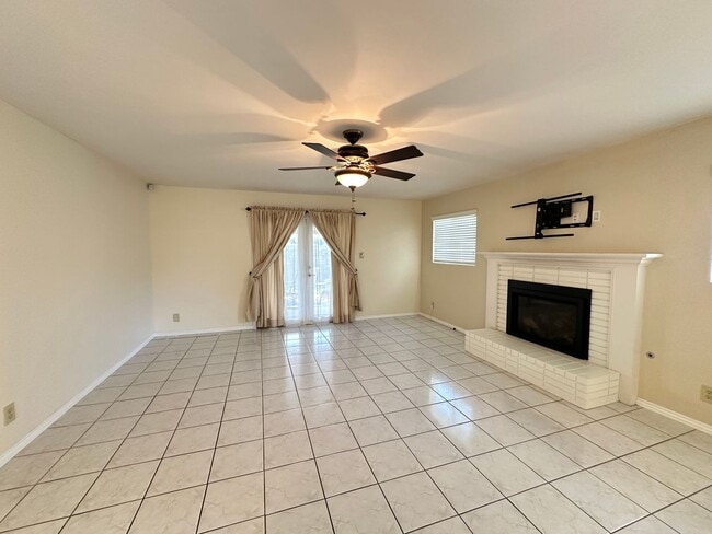 Building Photo - Wonderful Home For Rent!