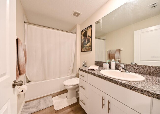 Building Photo - 736 Royal Empress Dr