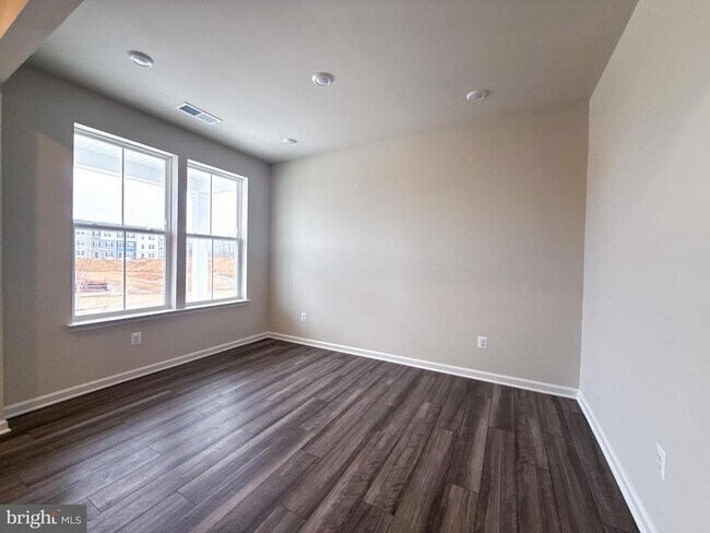 Building Photo - 430 SILVER BIRCH Dr