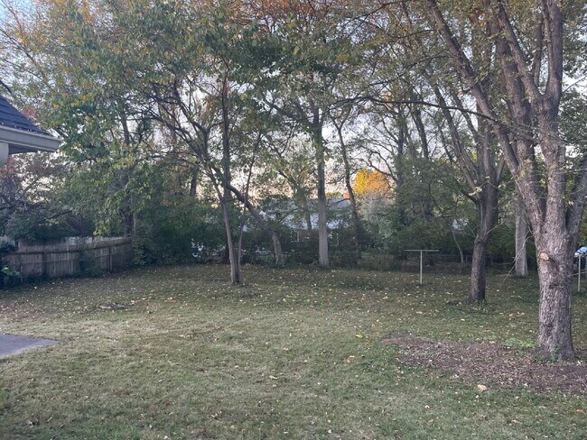 Building Photo - 665 Dutchmans Dr