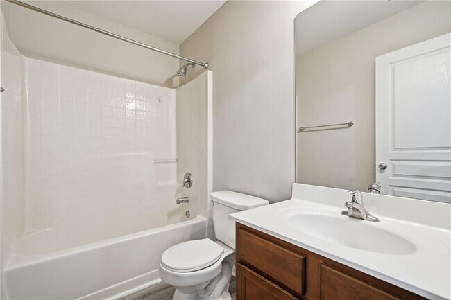 Building Photo - 331 Oakview Way