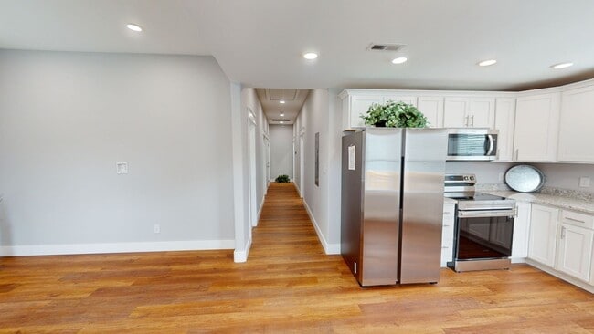 Building Photo - 1310 Forest Ave