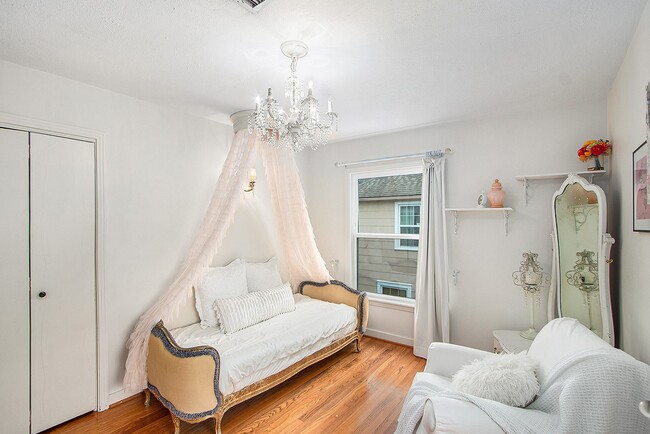 Building Photo - 2522 Wordsworth St