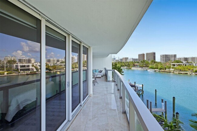 Building Photo - 9261 E Bay Harbor Dr