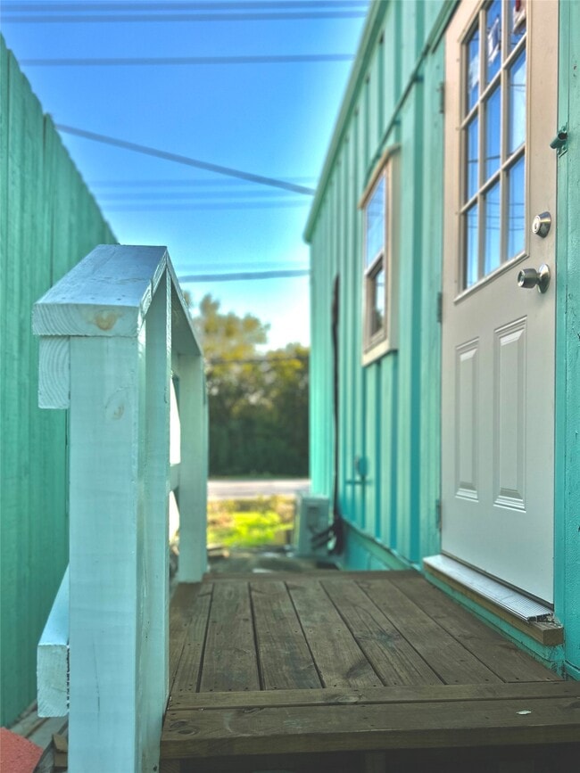 Building Photo - 927 27th St