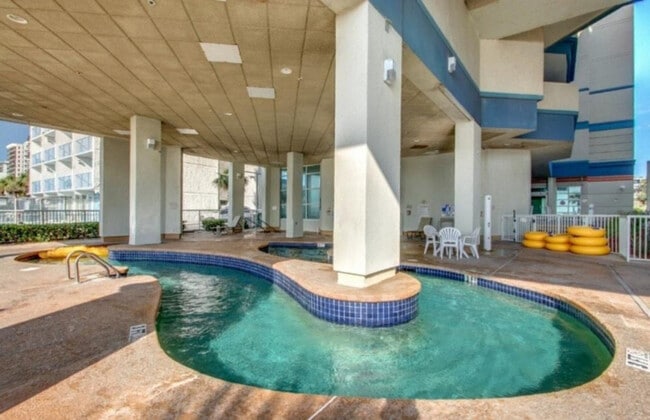 Building Photo - 2506 N Ocean Blvd