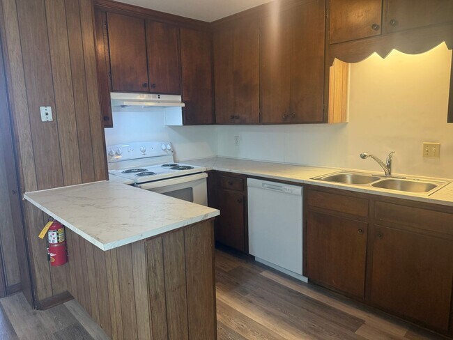 Building Photo - Adorable 2 Bedroom Convenient to I-29, Shopping & More!