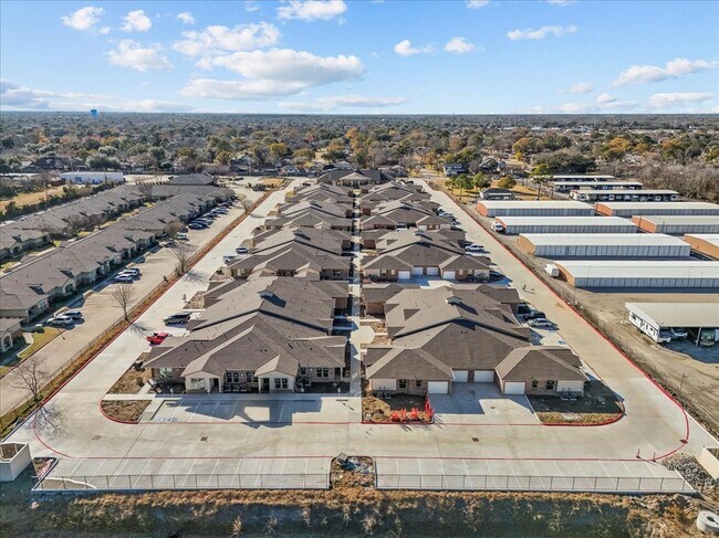 Building Photo - 540 Hobbs Rd